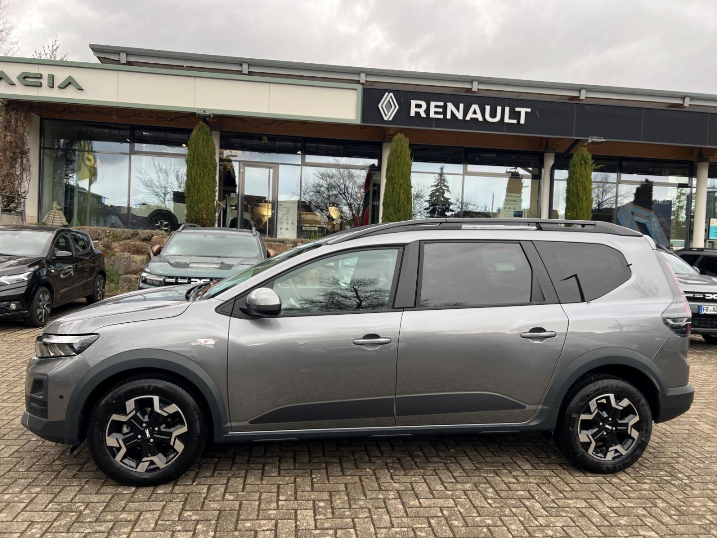 Fahrzeugabbildung Dacia Jogger Journey Navi Klimaautom Fahrerprofil SHZ