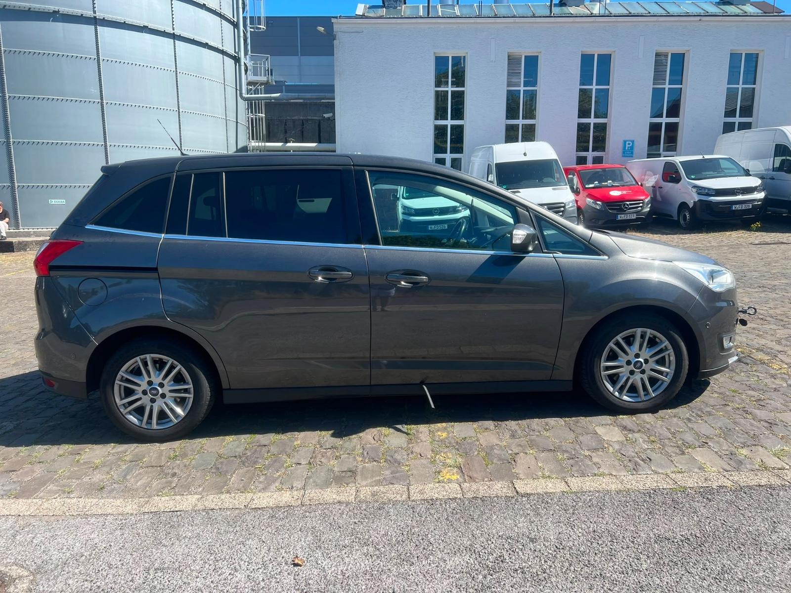 Ford Grand C-MAX 2015 — photo 12