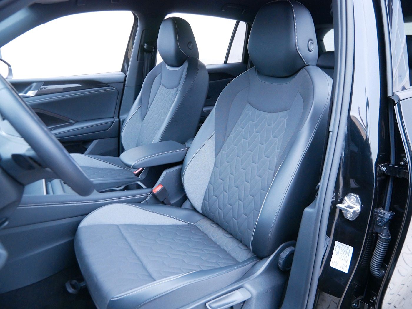 Fahrzeugabbildung Volkswagen Tiguan 2.0 TDI GOAL NEU55T DSG AHK Matrix Kamera