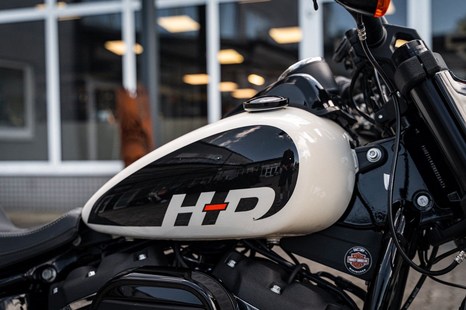 Fahrzeugabbildung Harley-Davidson FAT BOB 114 cui SOFTAIL - JEKILL & HYDE