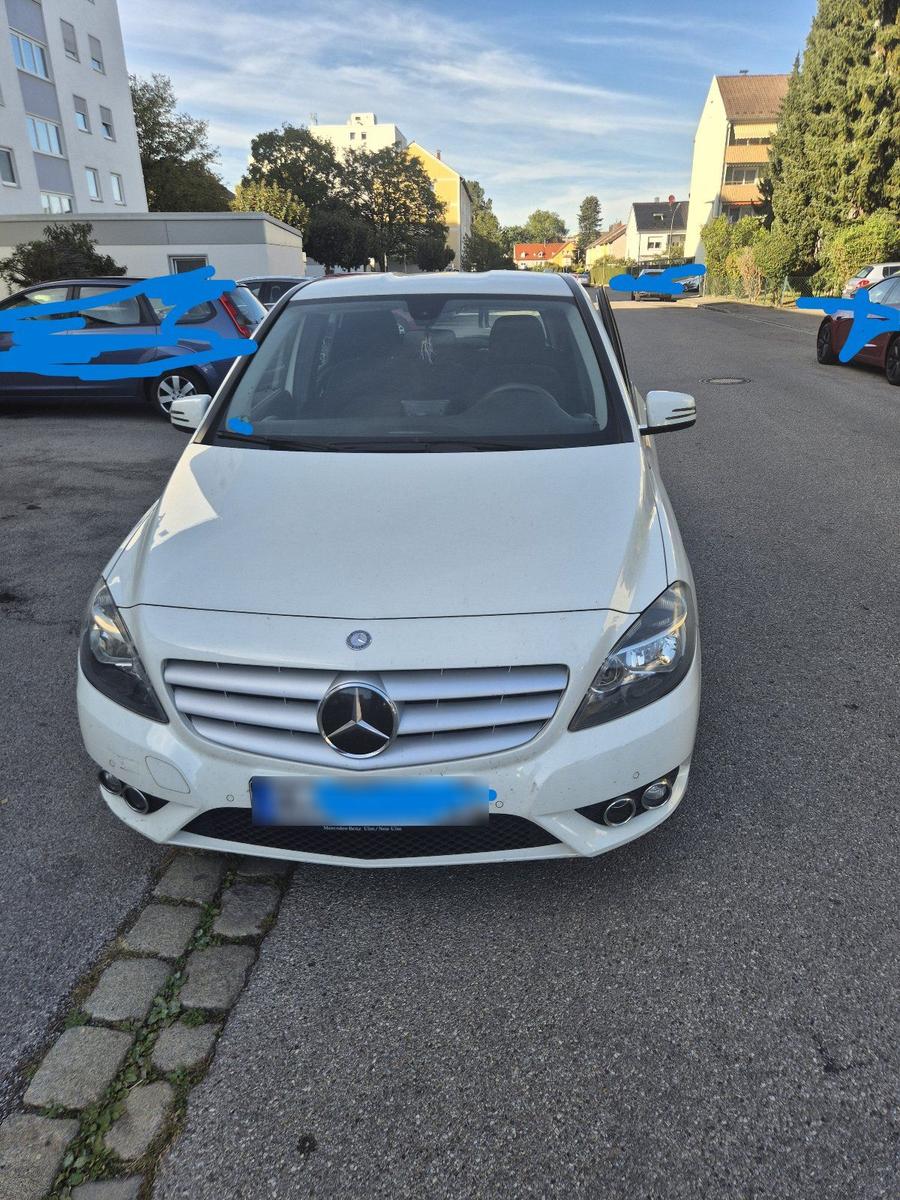Mercedes-Benz B 180
