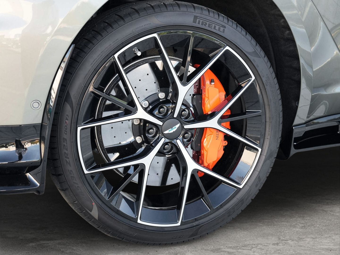 Aston Martin DBX 707 Titanium Grey / Onyx Black foto 10