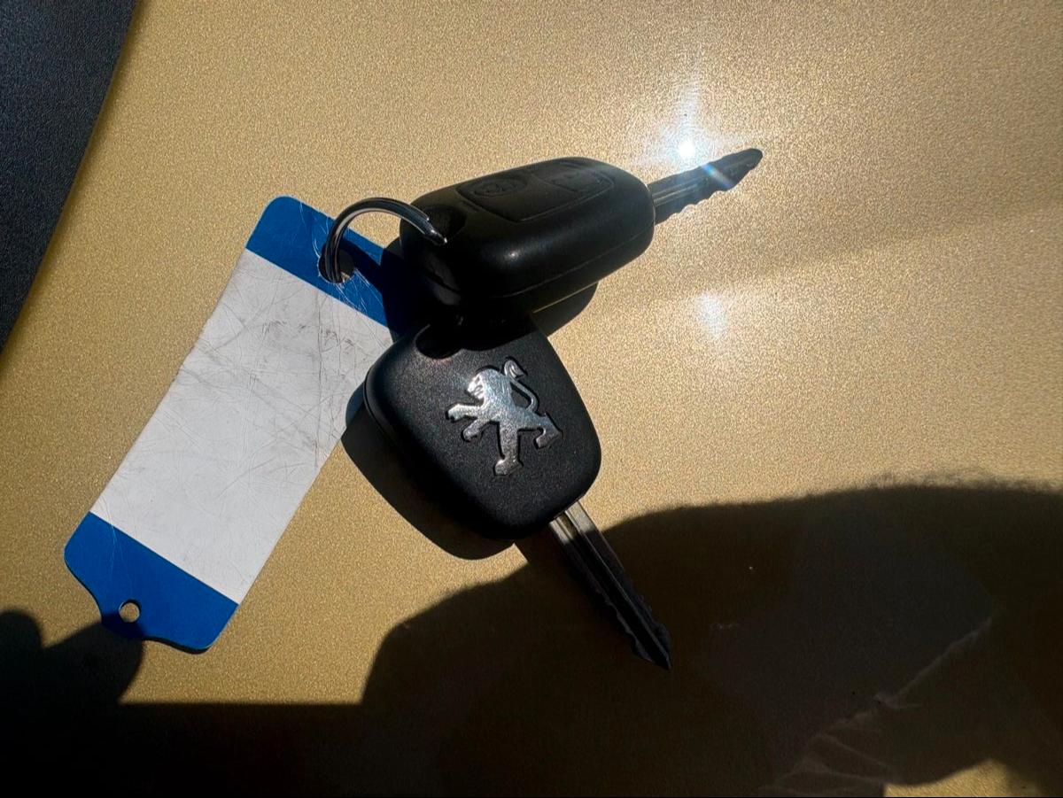 Peugeot Partner 2,0 Diesel Klima AHK 5 Sitzer