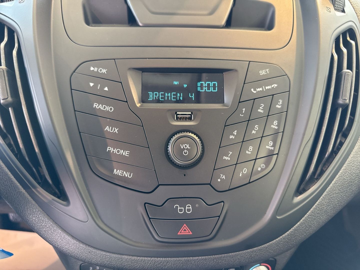 Fahrzeugabbildung Ford Transit Courier Trend DAB Notbremsass. Tel.-Vorb