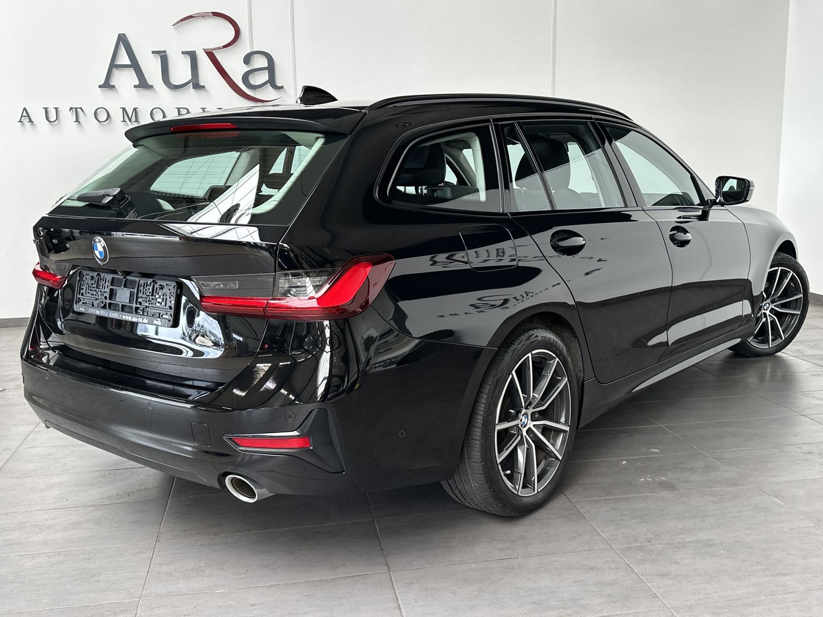 Fahrzeugabbildung BMW 320d Touring xDrive Sport-Line NAV+LED+AHK+PANO