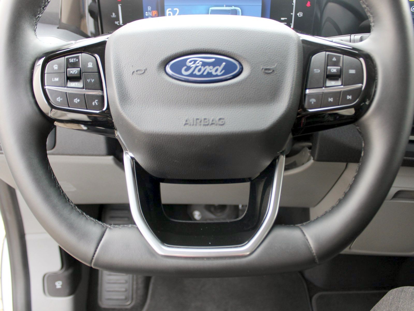 Fahrzeugabbildung Ford Tourneo Custom Plug-in Hybrid 340 L1 Titanium