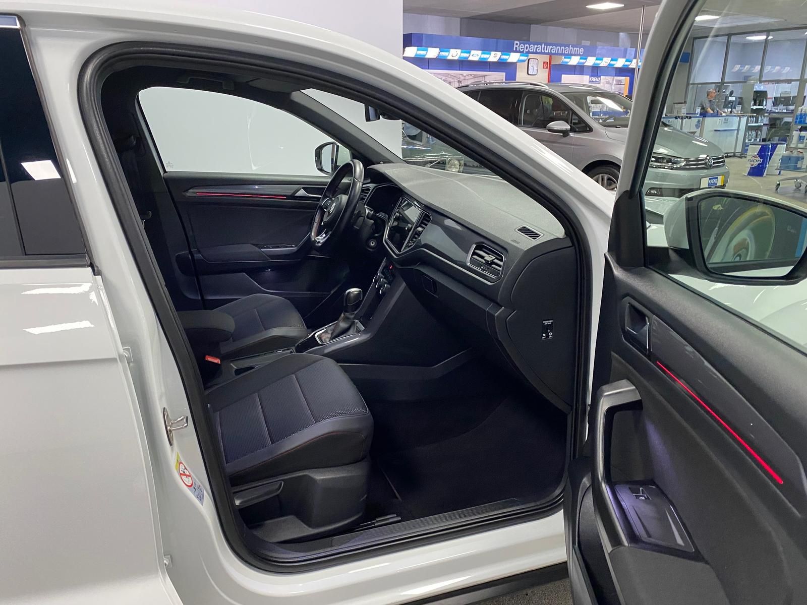 Fahrzeugabbildung Volkswagen T-Roc 1.5 TSI DSG SPORT R-LINE+ACC+AHK+ALLWETTER