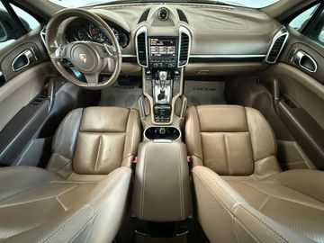 Porsche Cayenne - 8