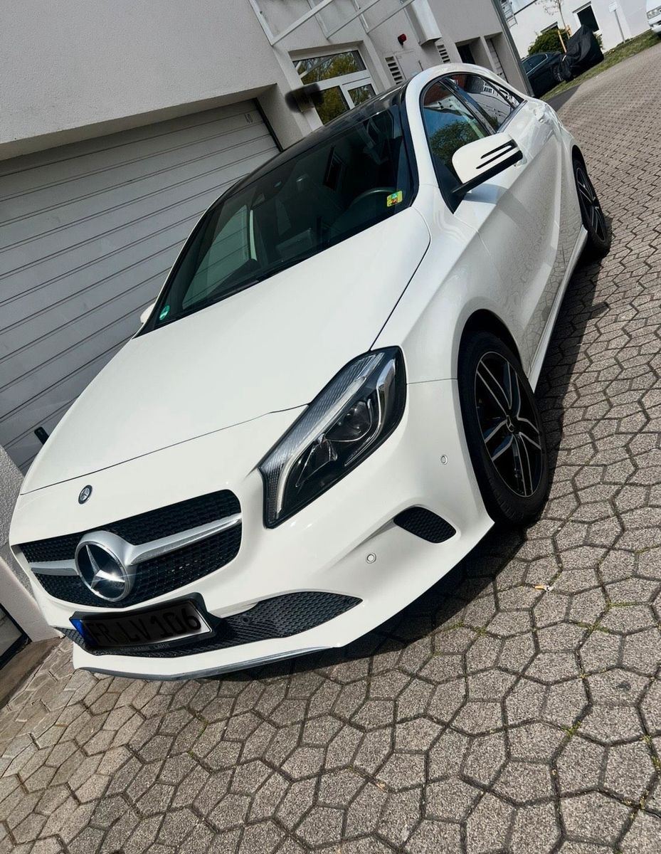 MERCEDES-BENZ Mercedes Benz a180 Urban mit Panoramadach