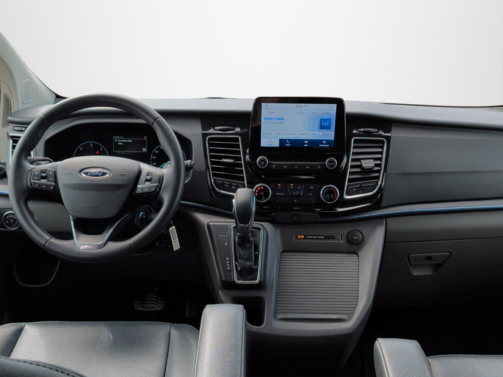 Fahrzeugabbildung Ford TOURNEO CUSTOM 320 L1 ACTIVE STHZ AHK KAM ASSIST