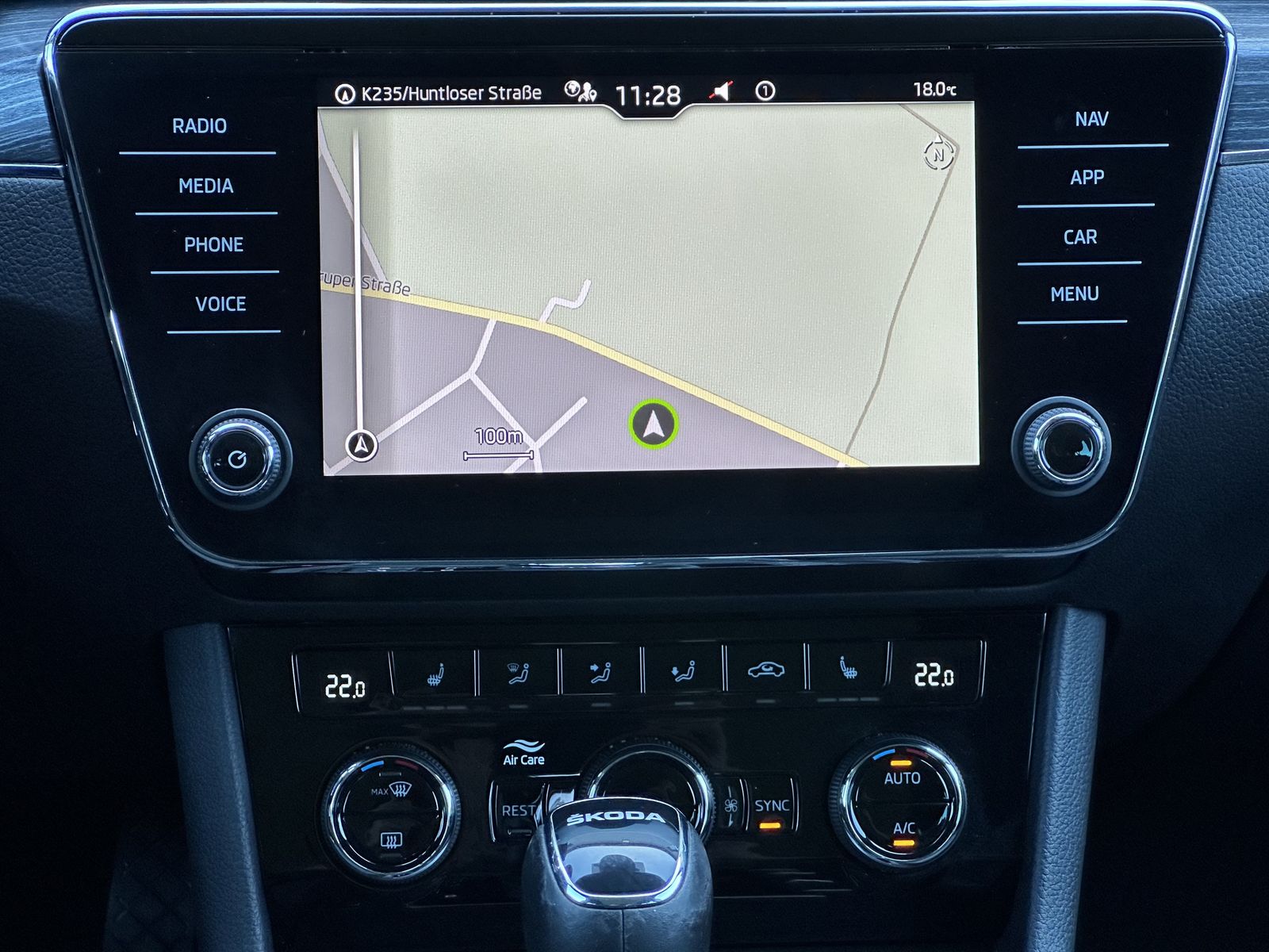 Fahrzeugabbildung SKODA Superb Combi 2.0 TSI DSG Style NAV+LED+ACC+AHK