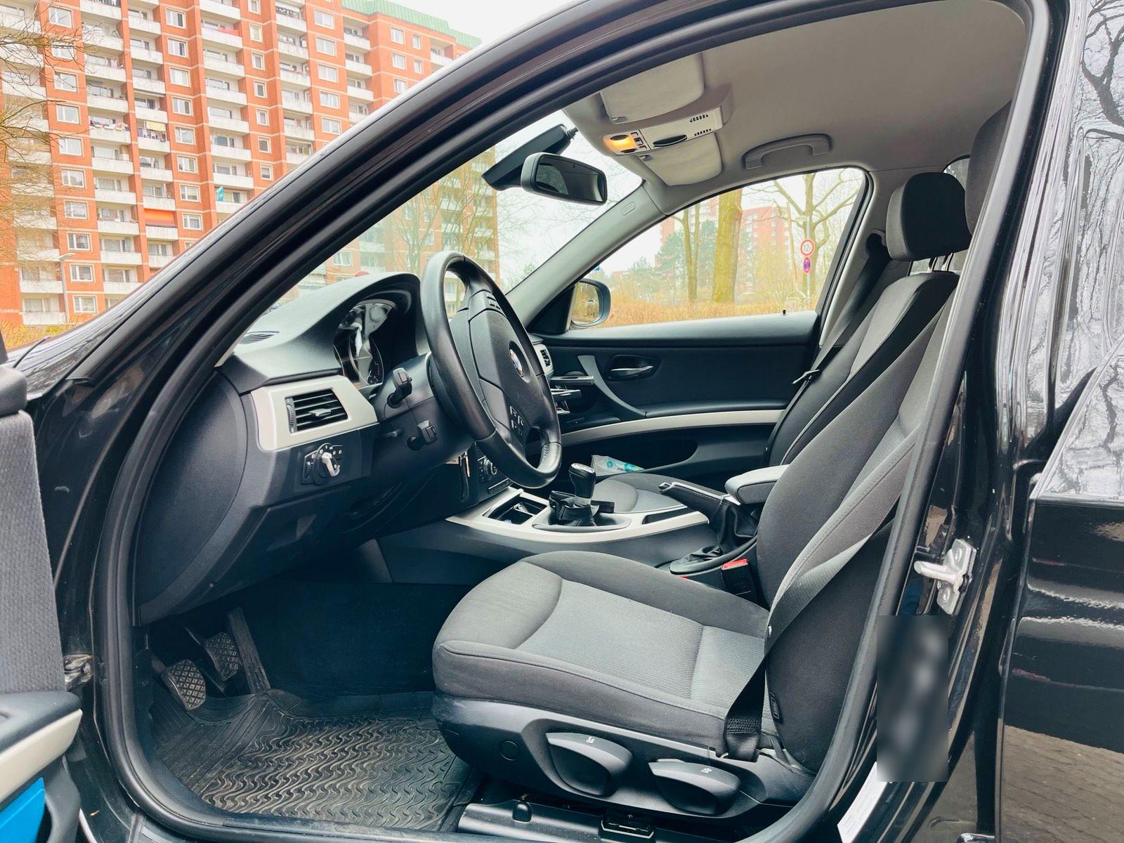 BMW 318 2012 — photo 11