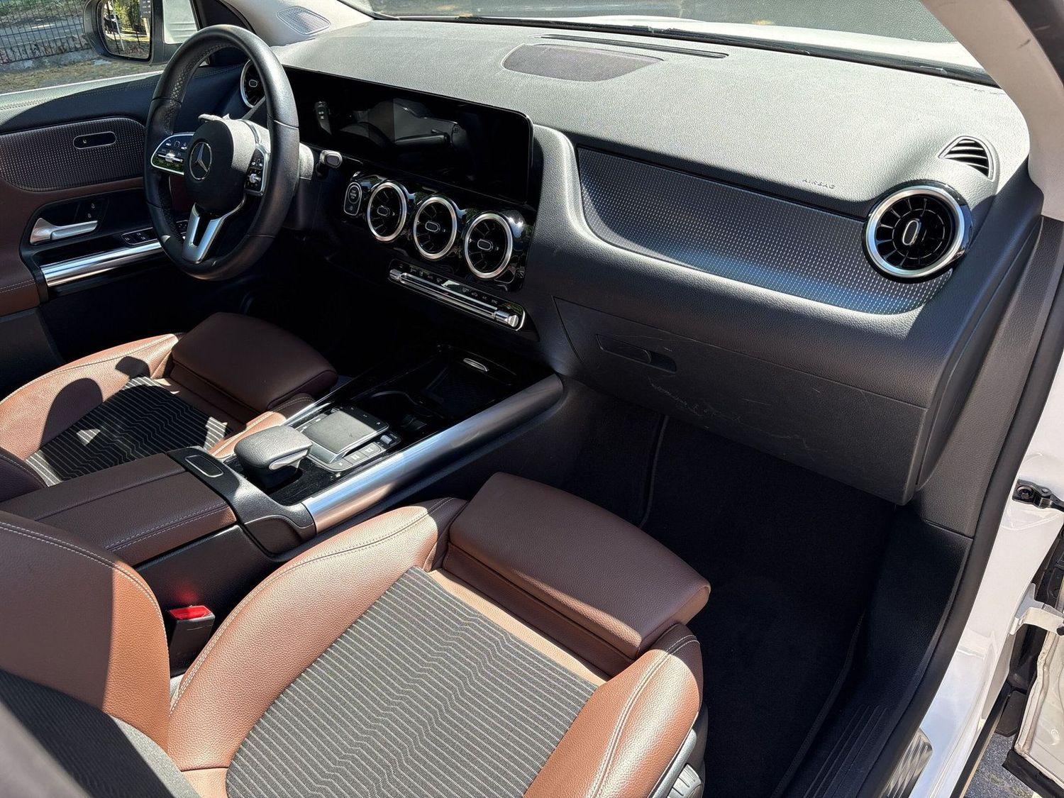 Mercedes-Benz GLA 8Fach PANO AHK ACC, миниатюра 23