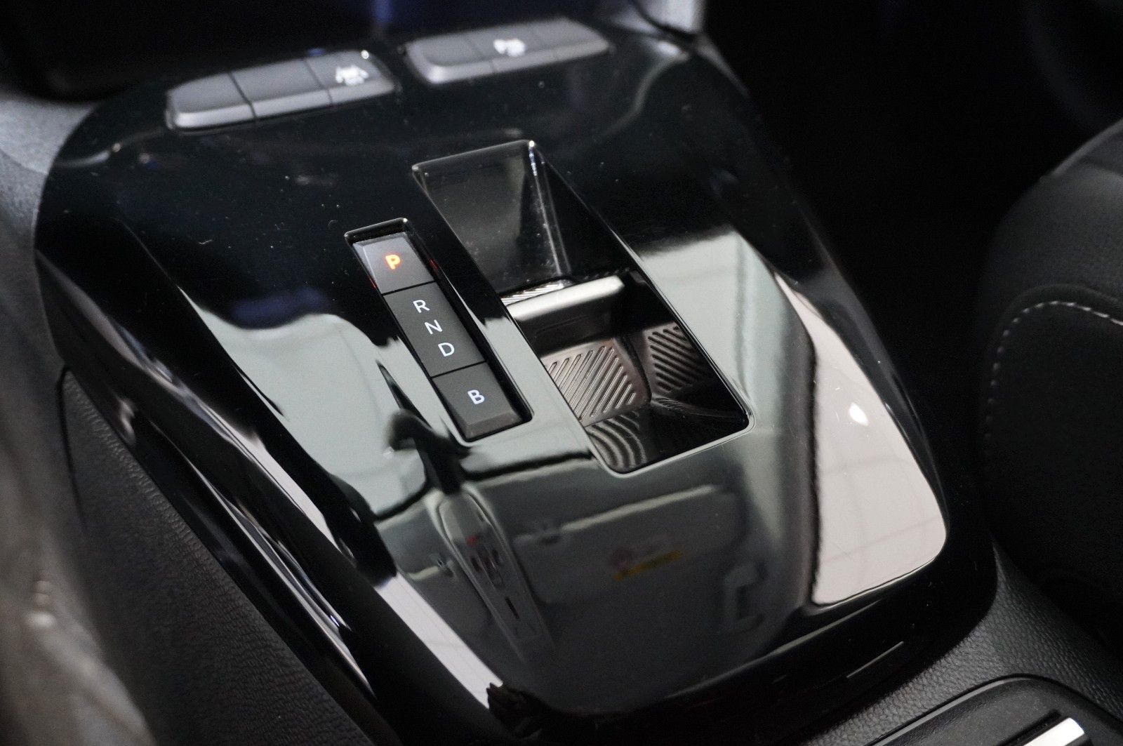 Fahrzeugabbildung Opel Corsa-e ELEGANCE 3-PHASIG NAVI/LED/KAMERA/SH/DAB