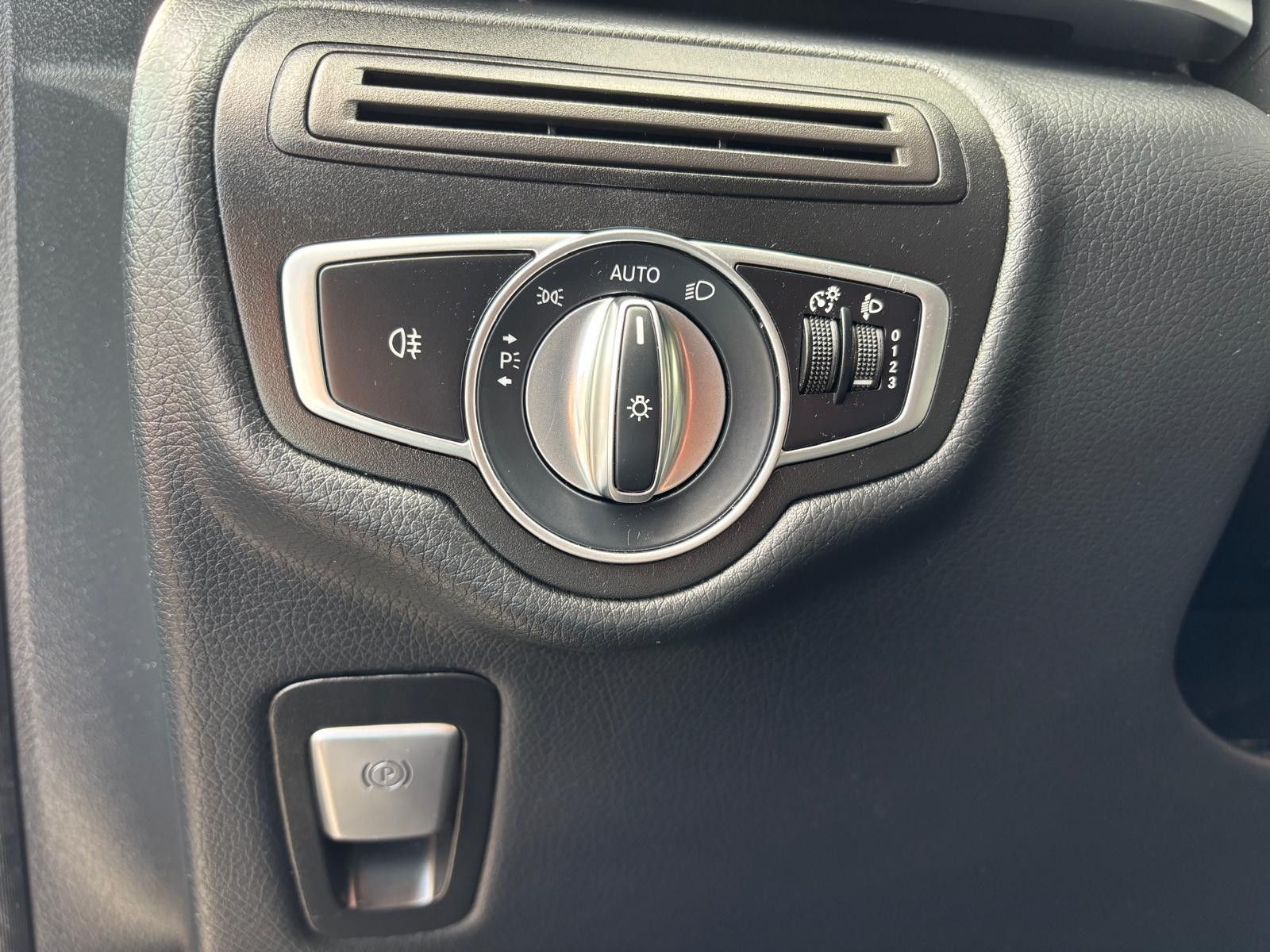 Fahrzeugabbildung Mercedes-Benz V 220 d LANG-AHK-NAV-PDC-SHZ-APP-TEMP.-DAB