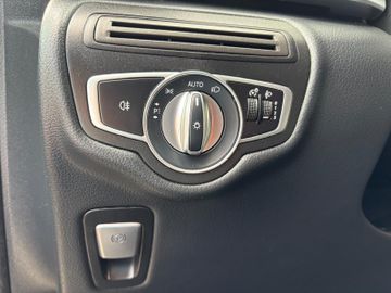 Mercedes V 220 - 10