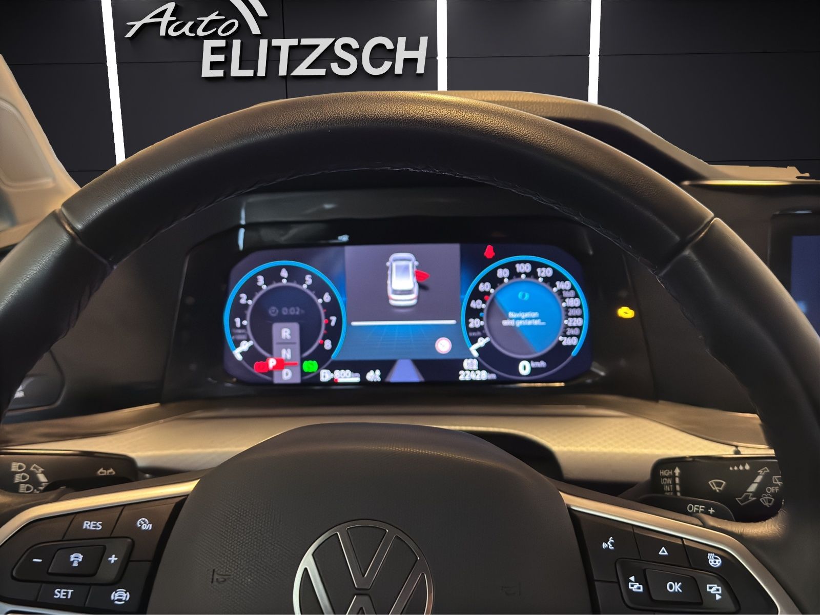 Fahrzeugabbildung Volkswagen Golf VIII Variant eTSI Active DSG LED ACC SH Nav