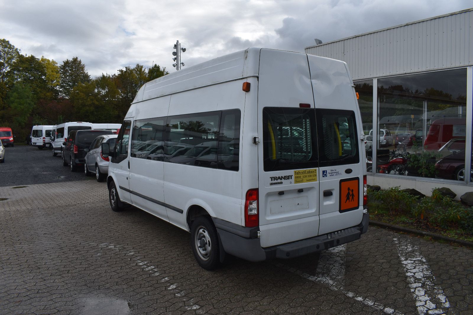 Fahrzeugabbildung Ford Transit Kombi FT 300 L Behindertengerecht *1197