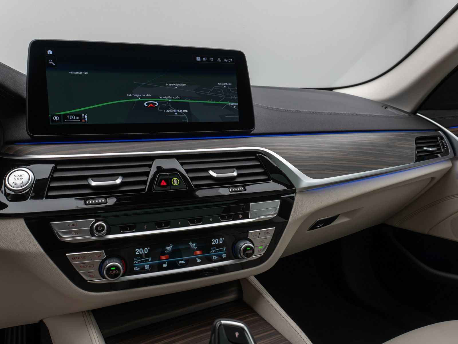 Fahrzeugabbildung BMW 530d Luxury Line Panorama Kamera HUD DAB Sport