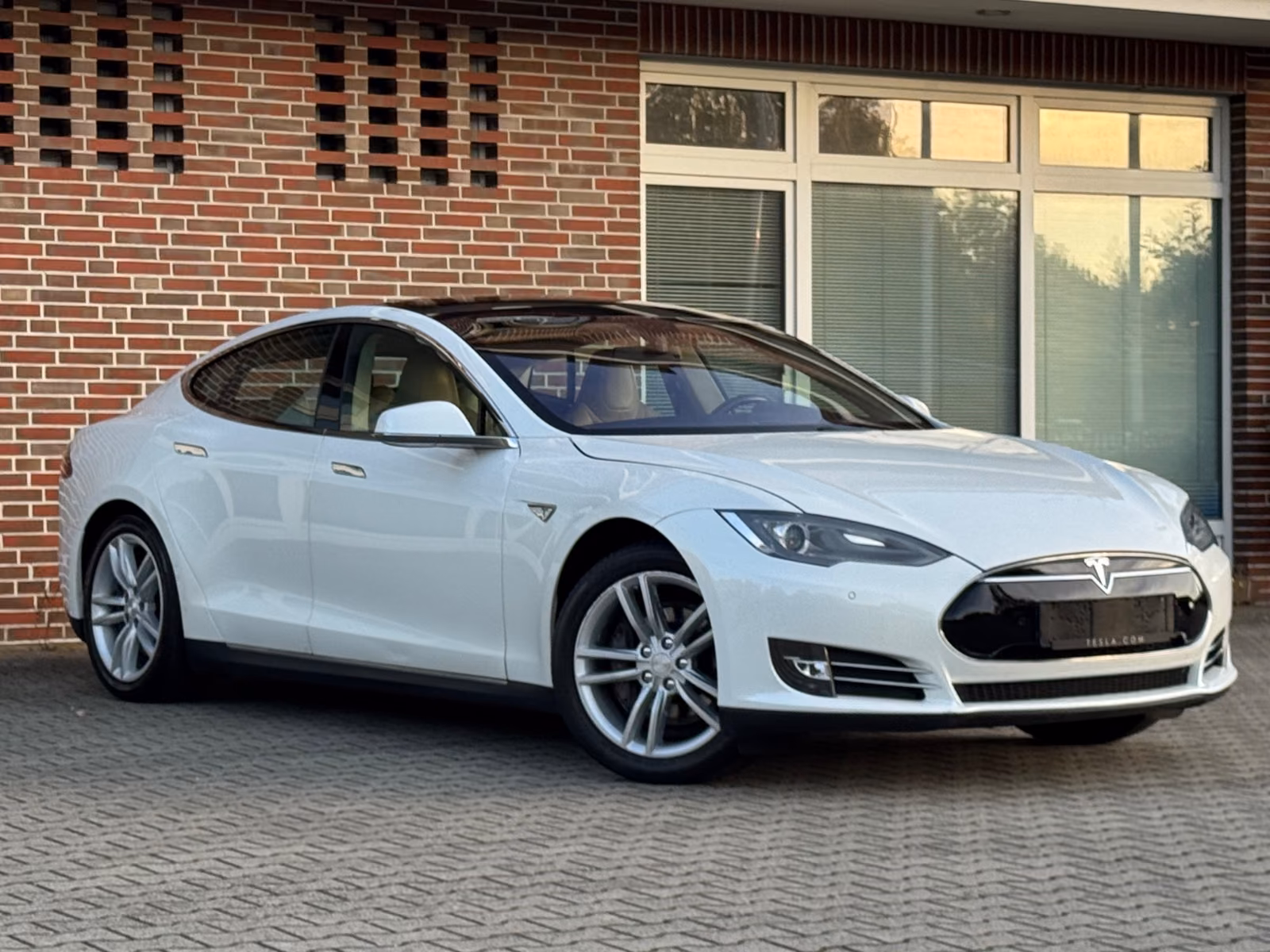 TESLA MODEL S P85 421CH - SUPERCHARGE GRATUITE - SOH 95.8%