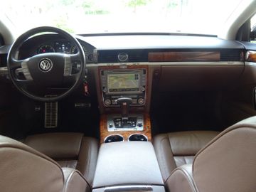 Volkswagen Phaeton - 7