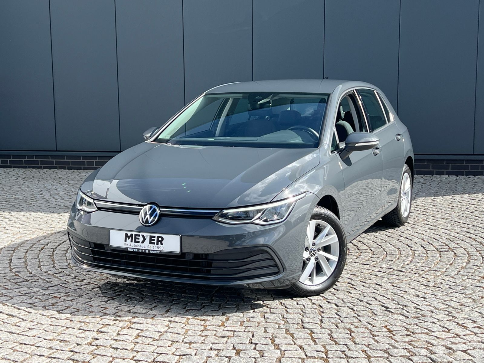 Fahrzeugabbildung Volkswagen Golf VIII 1.5 eTSI Life *AHK, Navi, AppConnect,
