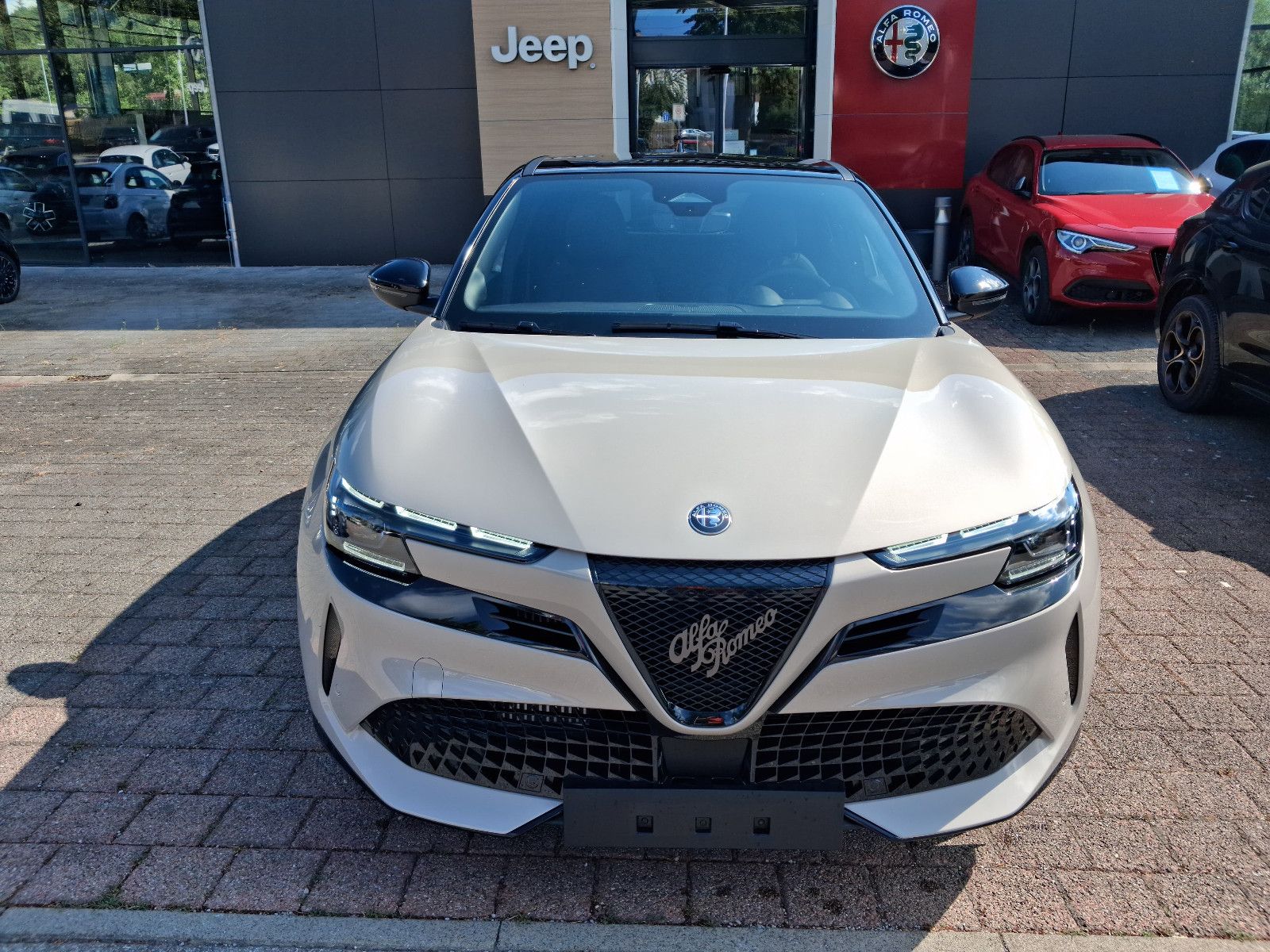 Fahrzeugabbildung Alfa Romeo Junior Ibrida 1.2 VGT 48V-Hybrid 107 kW ti