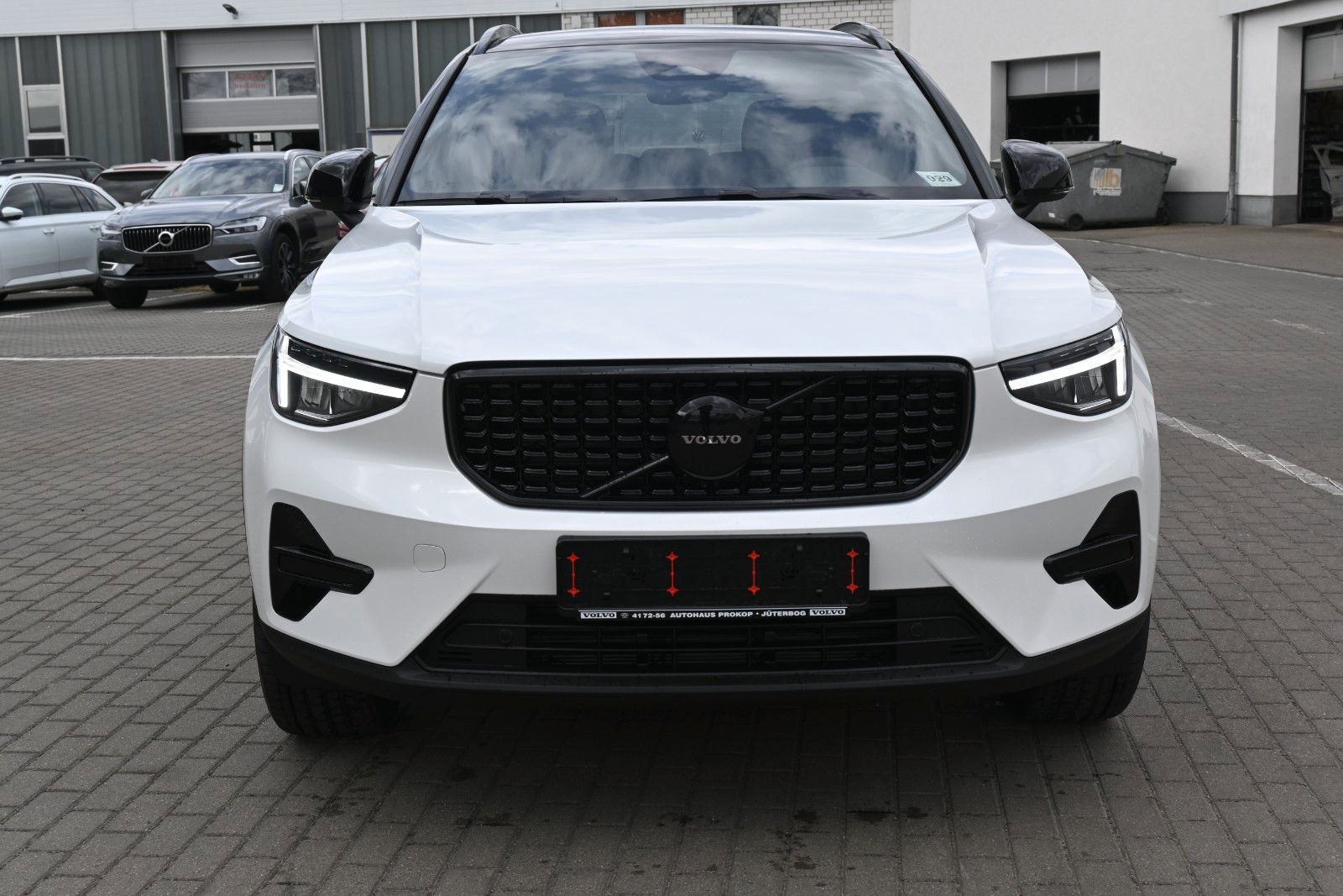 Fahrzeugabbildung Volvo XC40 B4 DKG Plus Black Edition*FSHZG*H&K*ACC*AHK