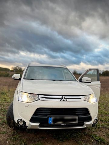 Mitsubishi Outlander/4WD/Automatik/7 Sitzer