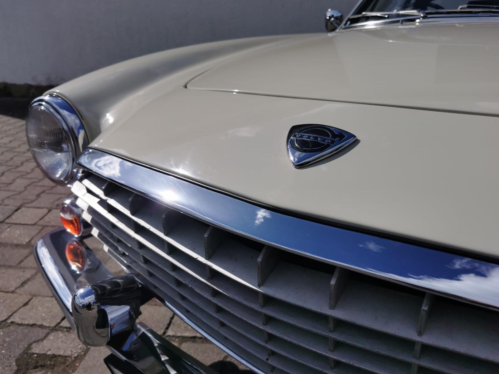 Volvo P1800
