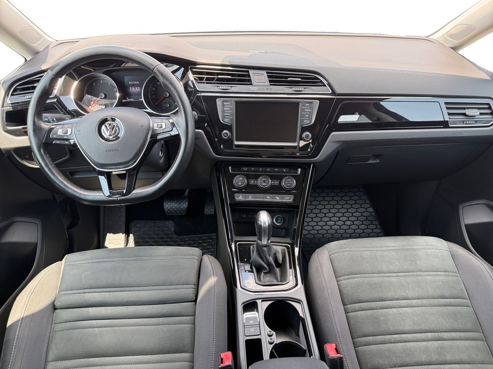 Fahrzeugabbildung Volkswagen Touran 1.4 TSI Highline R-LINE KAMERA ACC