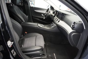 Mercedes E 220 - 12