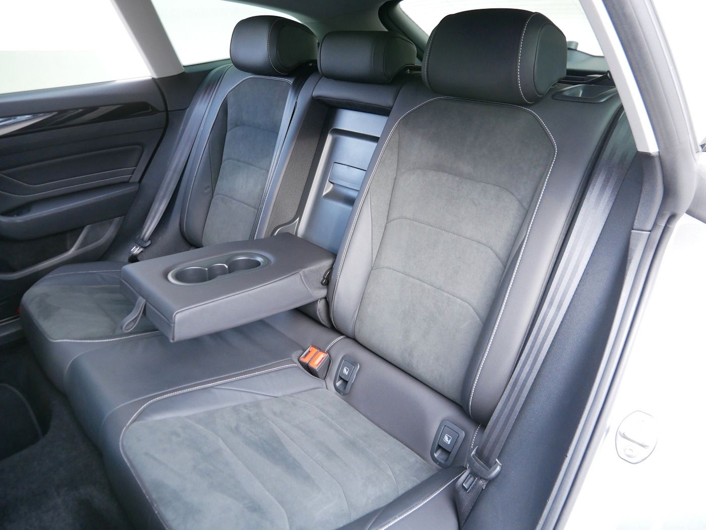 Fahrzeugabbildung Volkswagen Arteon SB 2.0 Elegance NEU60T DSG AHK Matrix KAM