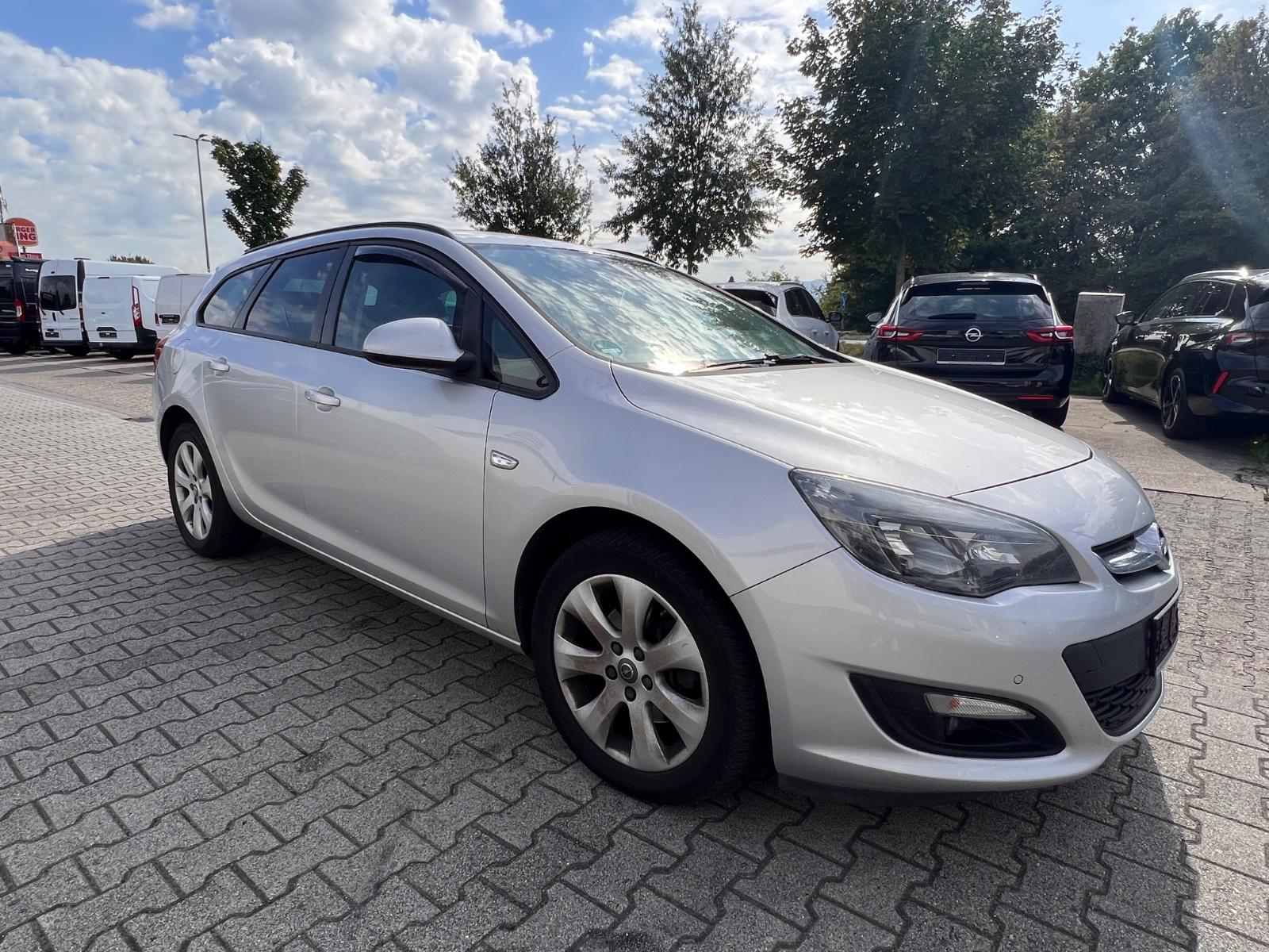 Opel Astra 2012 — photo 6