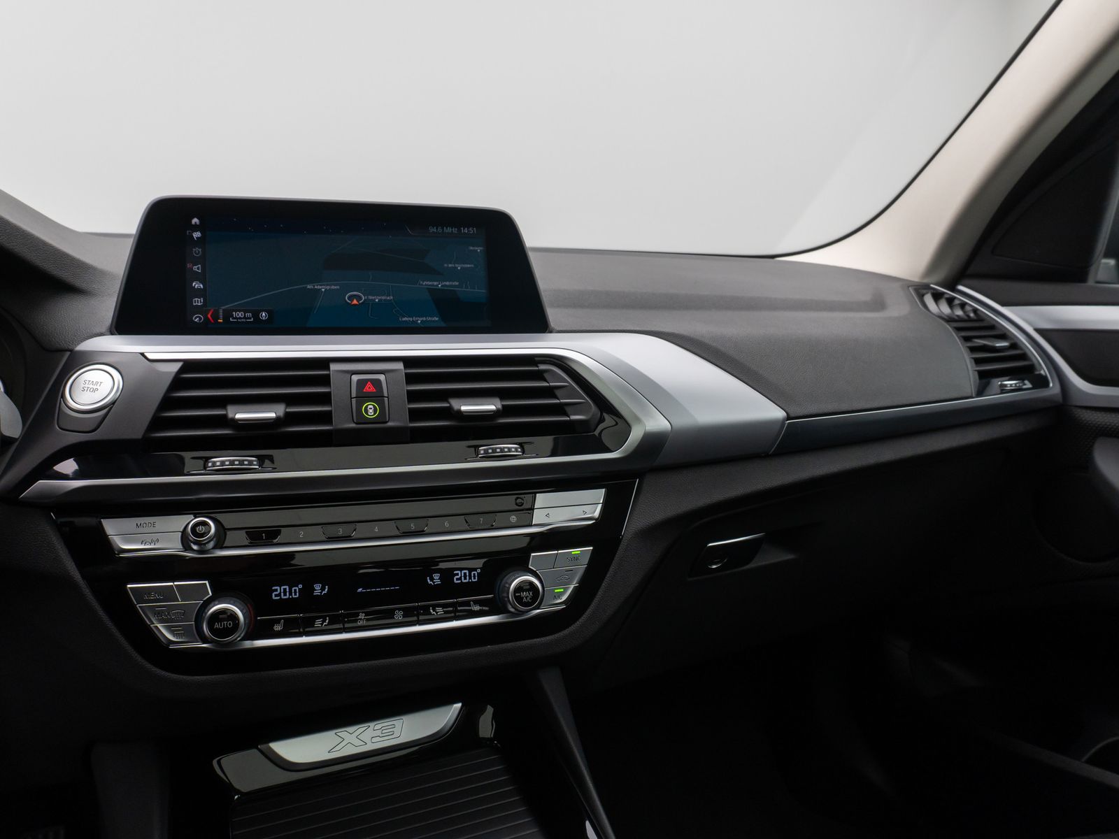 Fahrzeugabbildung BMW X3 xD30e Panorama Kamera DAB HiFi WLAN Stop&Go