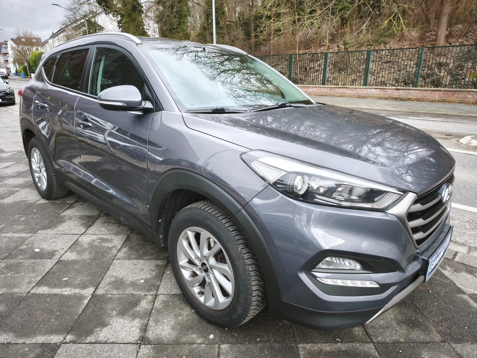 Hyundai Tucson blue Intro Edition 2WD