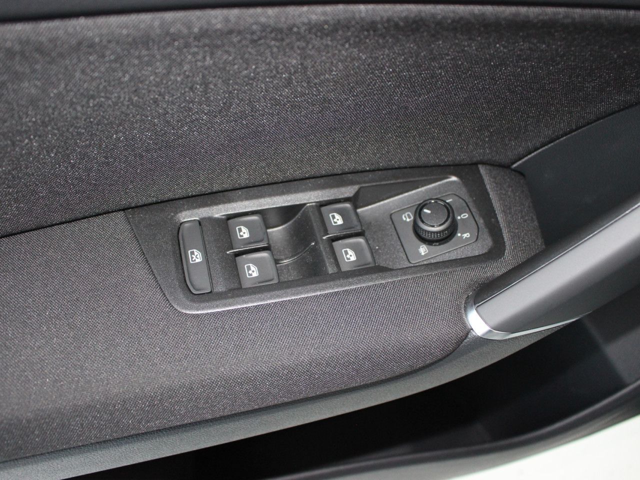 Fahrzeugabbildung Volkswagen Touran 1.5 TSI ACT ACC/AHK/CAM/7S.