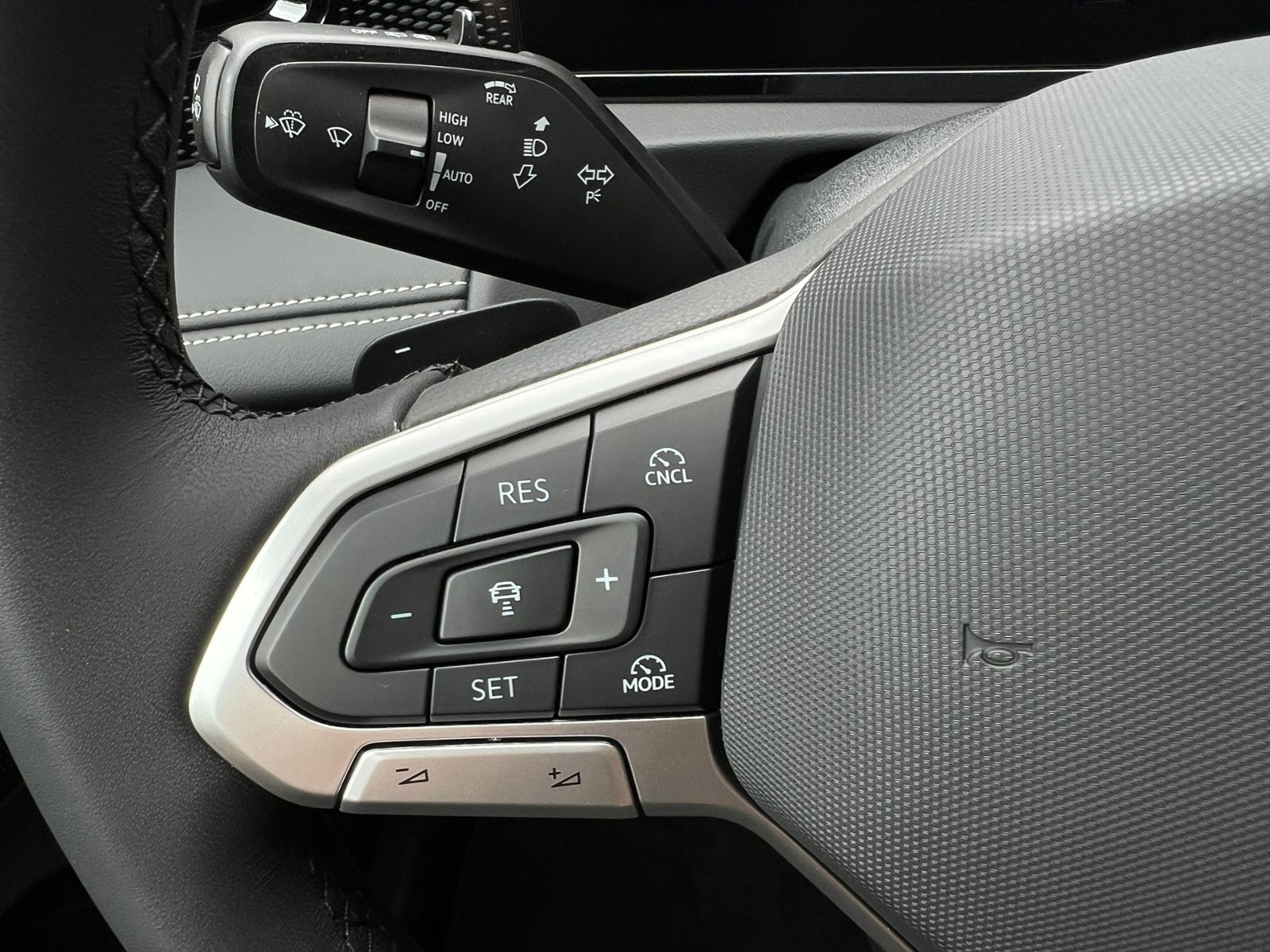 Fahrzeugabbildung Volkswagen Tiguan  ENERGY 2.0 TDI DSG *AHK, Navi, Ganzjahre