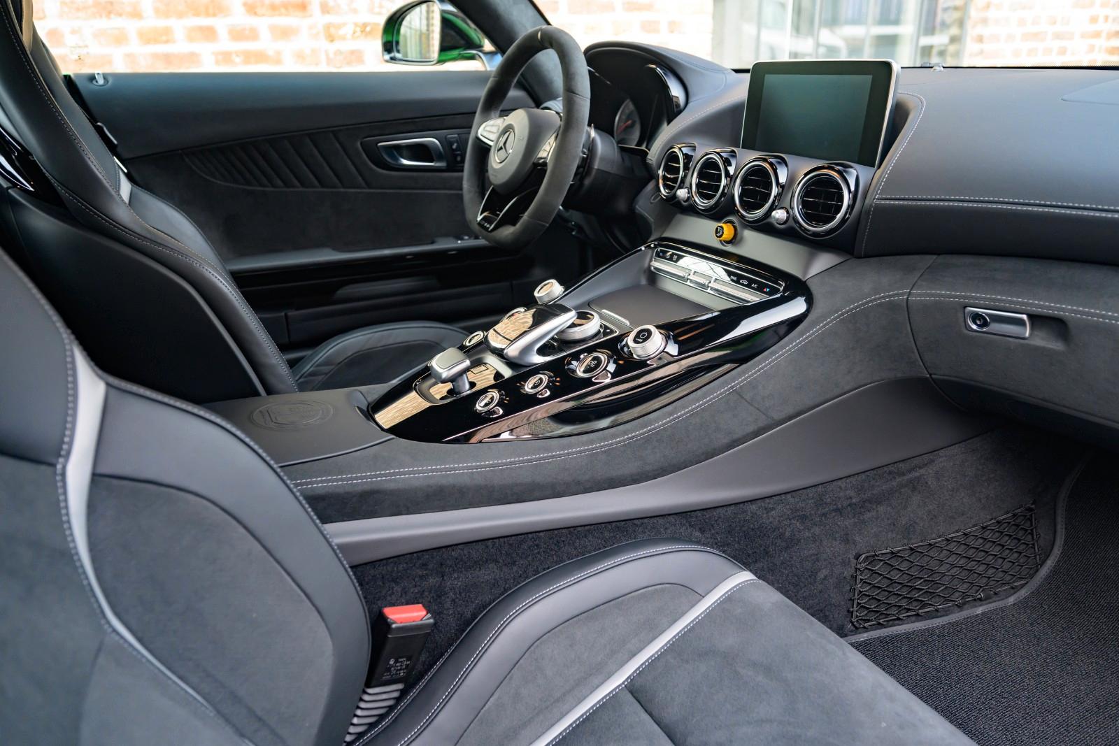 Mercedes-Benz AMG GT R
