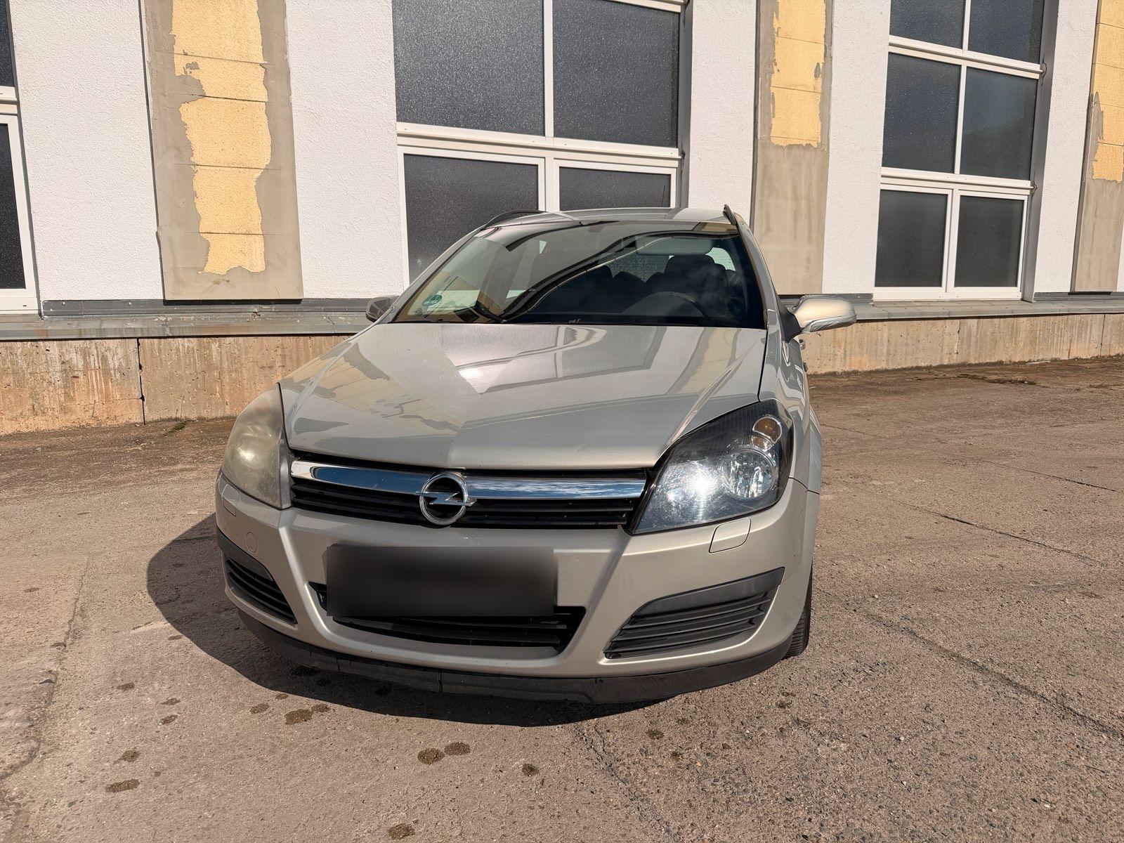 Opel Astra 2006 — rear view