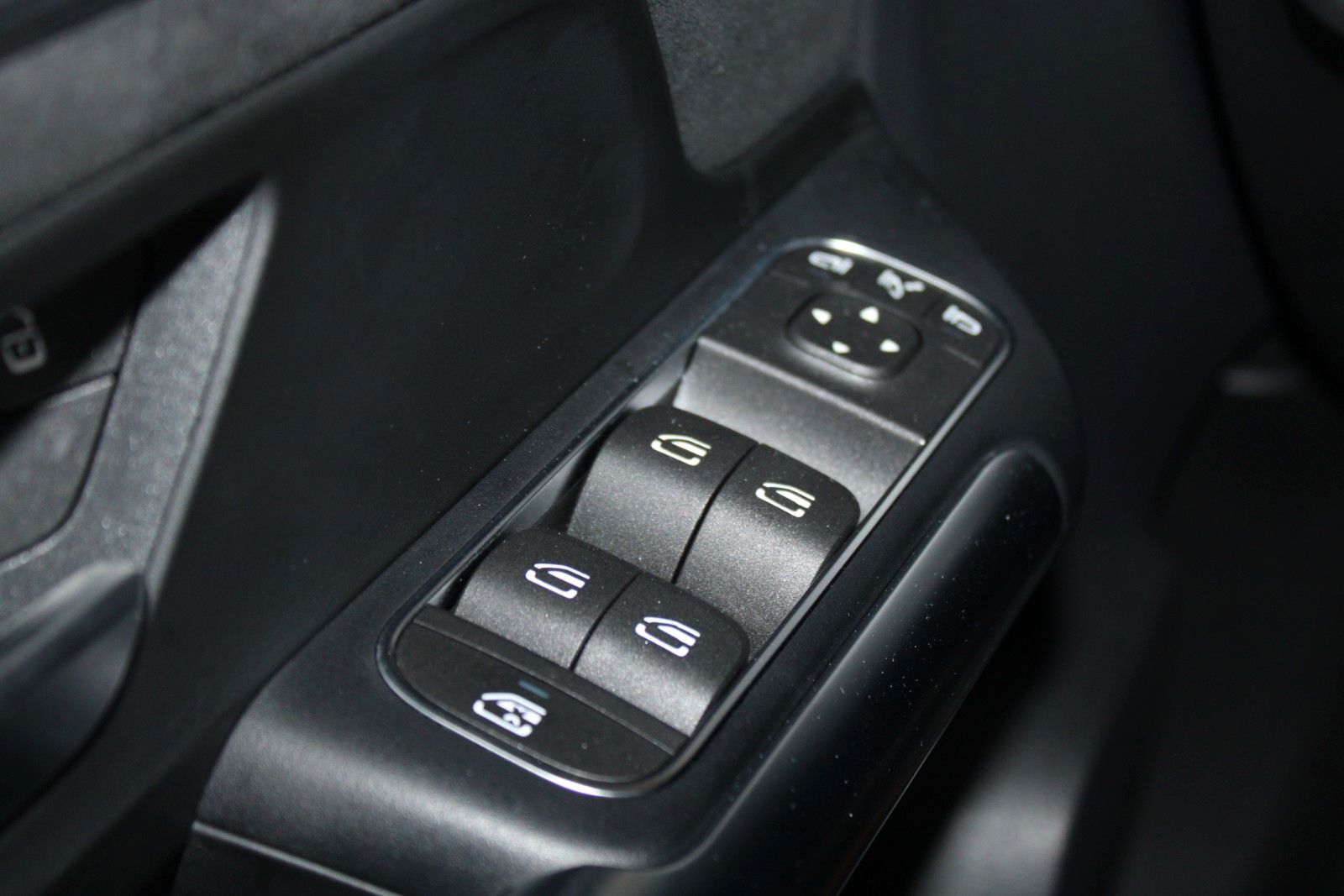 Fahrzeugabbildung Mercedes-Benz GLA 200 d Aut. AMG-Line Adv. Plus Multibeam MBUX