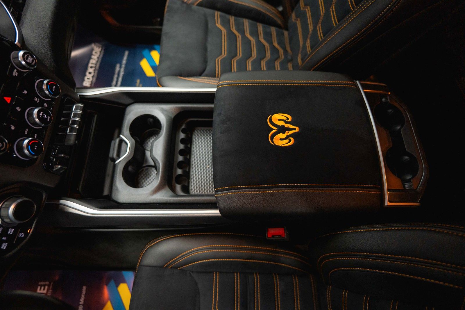 Fahrzeugabbildung Dodge RAM 5.7 V8 HEMI 4x4 OFFROAD Night-Paket *LED*19%