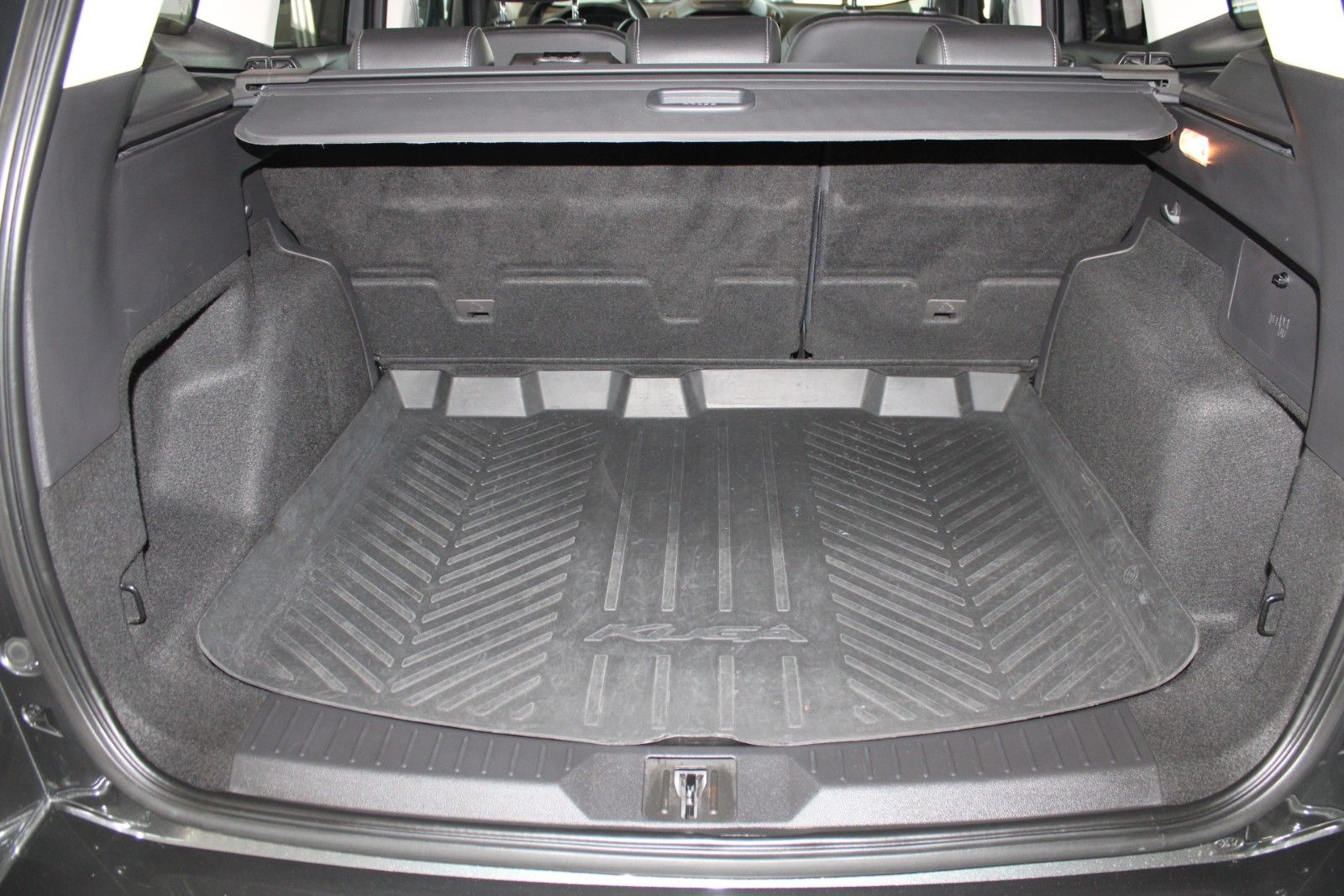 Fahrzeugabbildung Ford Kuga Individual NAVI XENON WinterPaket 1.Hand