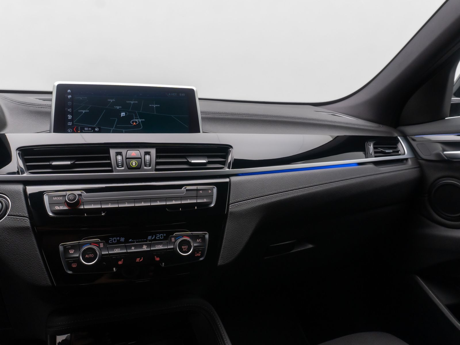 Fahrzeugabbildung BMW X2 sD18d DAB Kamera DAB Sportsitz ParkAss 18Zoll