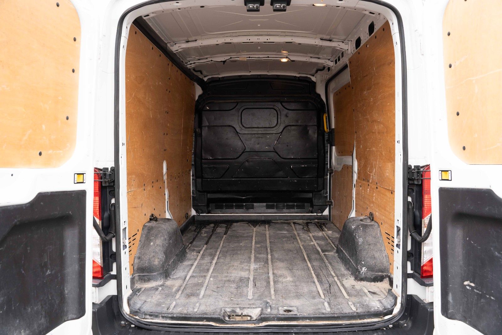 Fahrzeugabbildung Ford TRANSIT KASTEN 2.0 TDCI L2H2 PDC TEMP KLIMA ALLW
