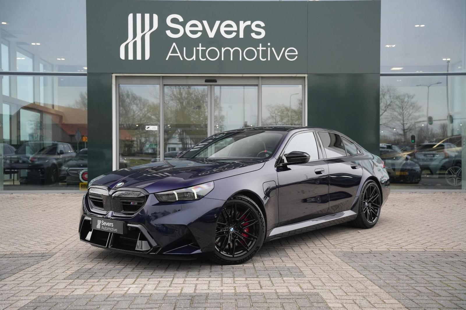 BMW M5 sedan | nacht-blau Individual | panorama dach