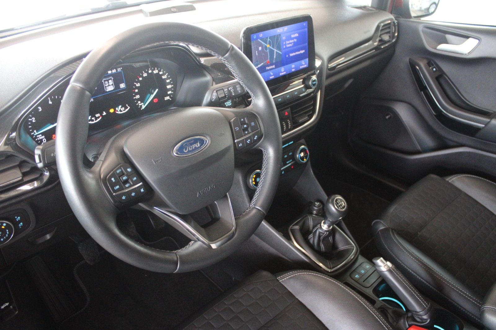 Fahrzeugabbildung Ford Fiesta ACTIVE PLUS 5T NAVI PANO B&O ACC WinterP