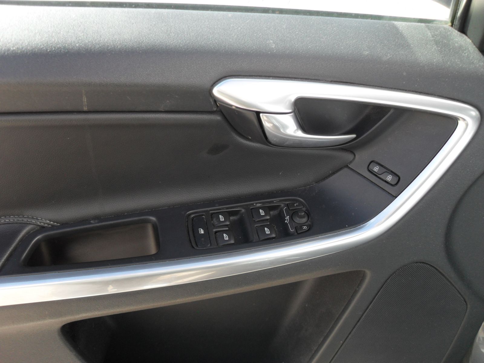 Fahrzeugabbildung Volvo XC 60 2.0 Automatik - Momentum 2WD