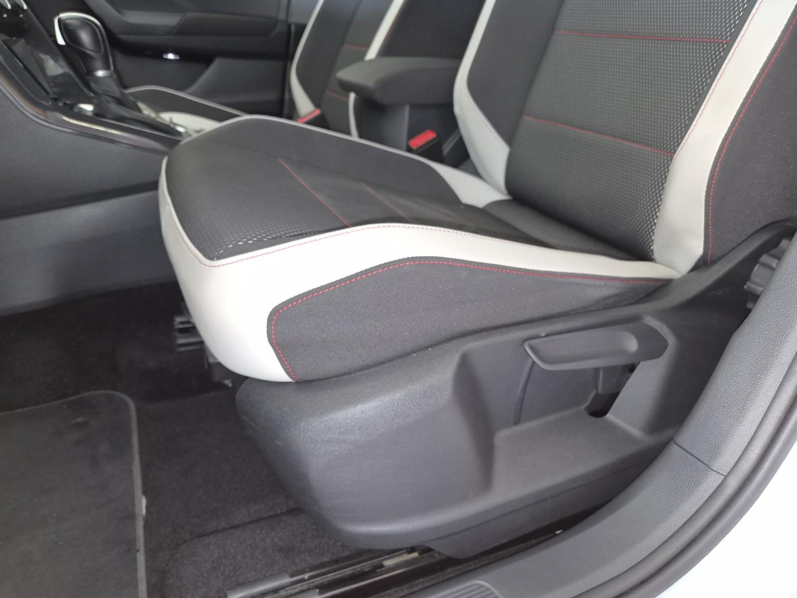 Volkswagen T-Roc Sport 4Motion / LED / SCHECKHEFT/Navi