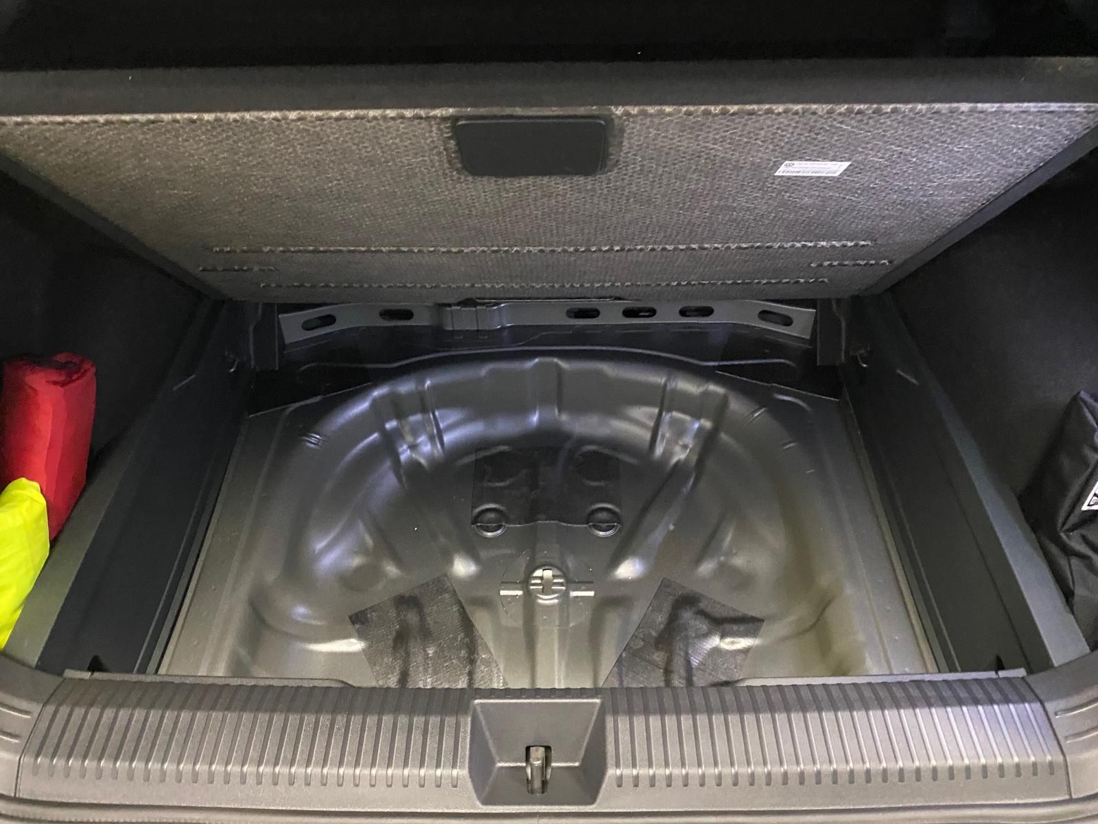 Fahrzeugabbildung Volkswagen T-Roc 1.5 eTSI R-Line NEUES MODELL AHK+ACC+KAMER